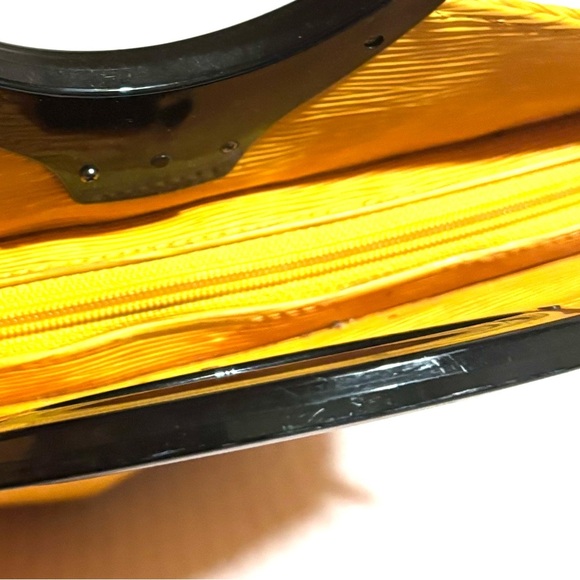 Handmade mustard acrylic handle handbag - Picture 4 of 6